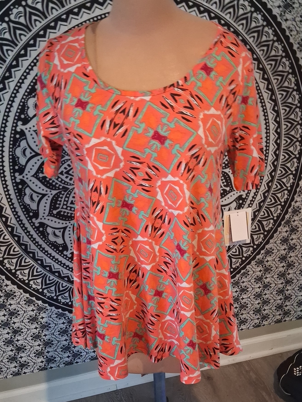 LuLaRoe Coral Geometric Scoop-Neck Tunic